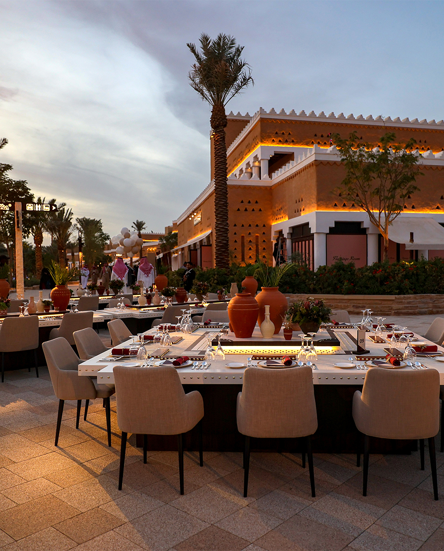 خدمات تنظيم الفعاليات وتقديم الطعام